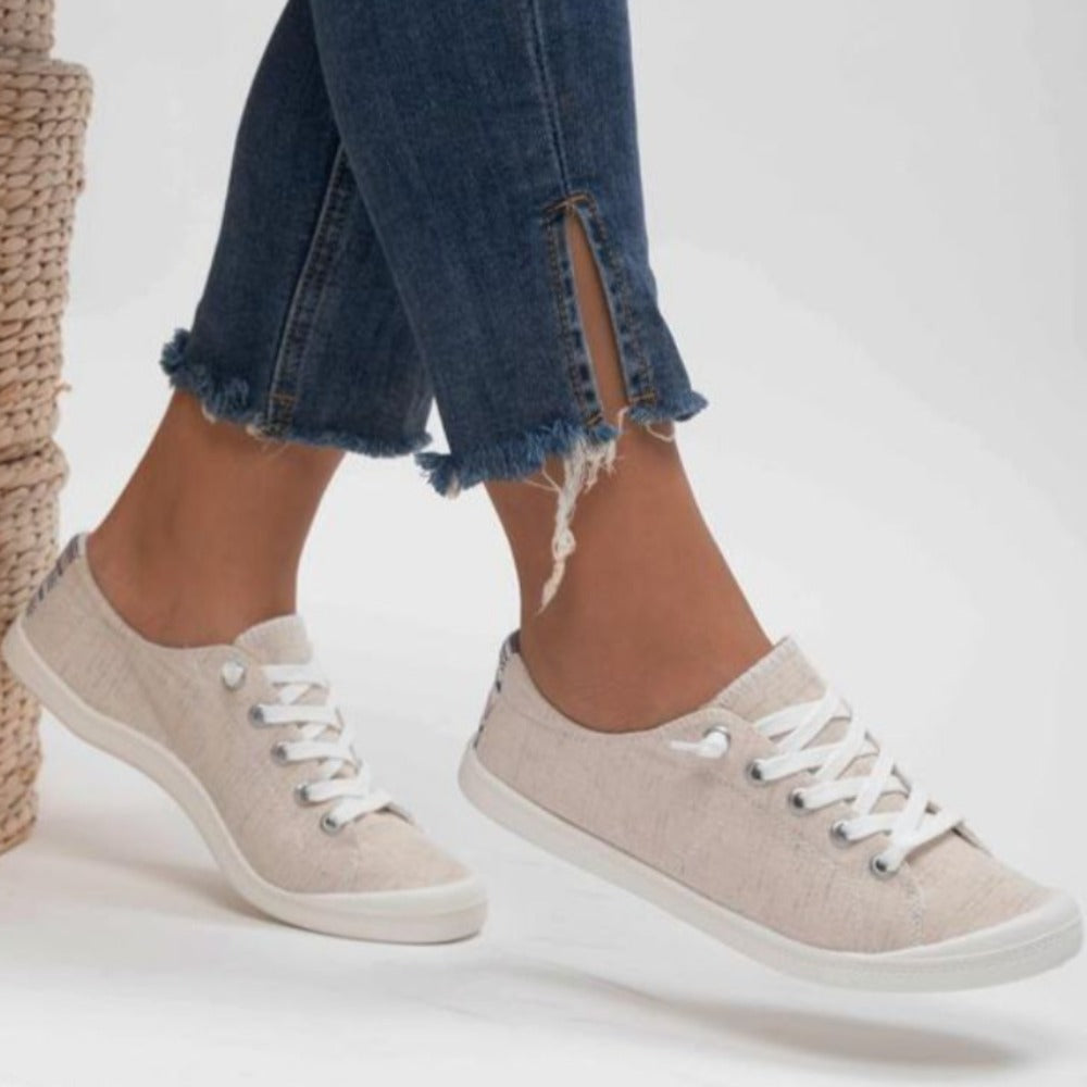 Low Top Casual Sneakers